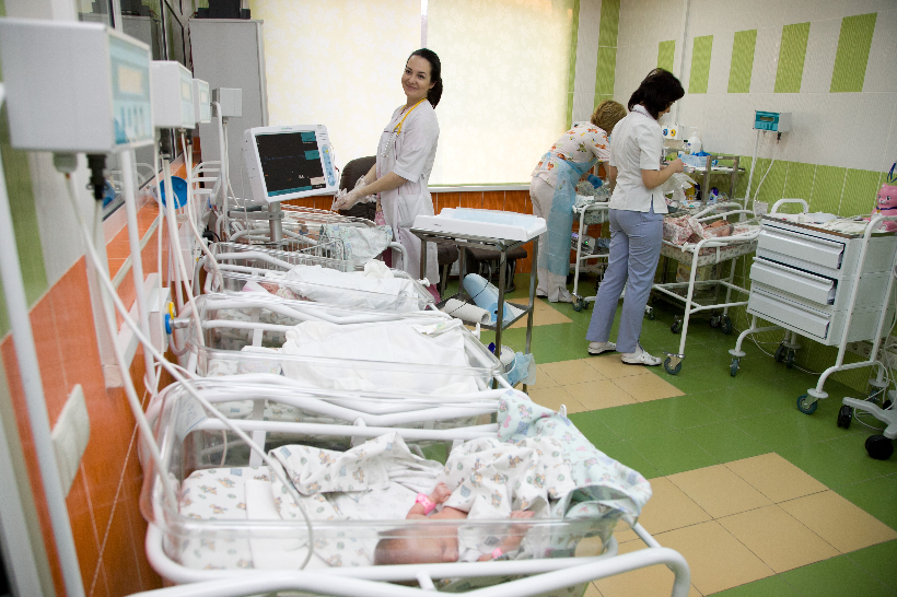 Тройню, родившуюся на месяц раньше срока, выходили врачи в Видном