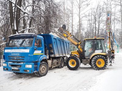Дорожные и коммунальные службы Ленинского округа продолжают работу в усиленном круглосуточном режиме