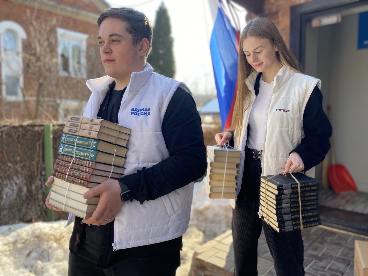 Свыше 4 тысяч книг отправлено из Ленинского округа для библиотек новых регионов России