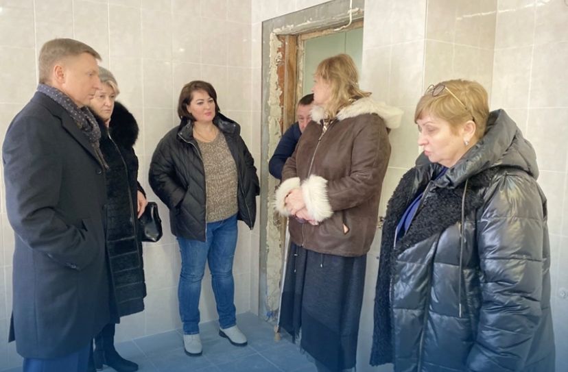 Депутат Мособлдумы Владимир Жук проверил ремонт амбулатории в поселке Измайлово в Ленинском округе