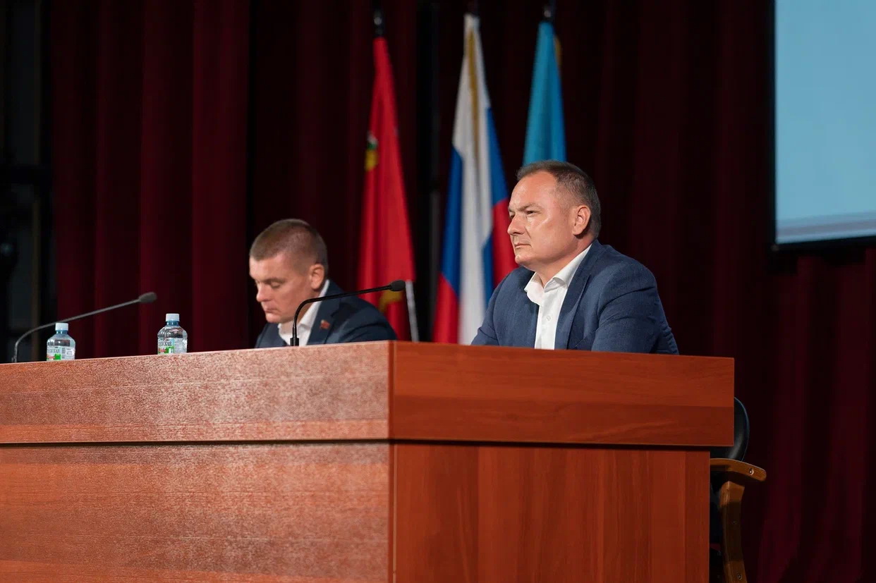 Глава Ленинского городского округа Алексей Спасский провел традиционное еженедельное совещание с руководителями администрации, ее структурных подразделений и профильных служб