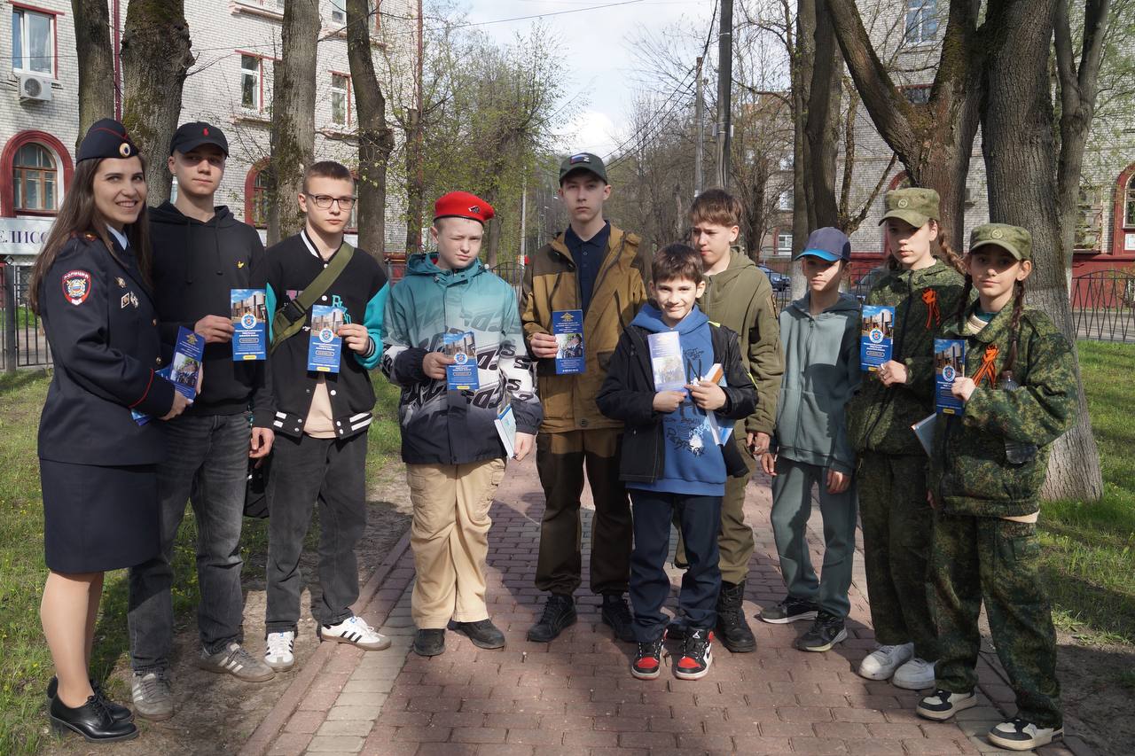 Воспитанникам оборонно-спортивного клуба в Видном рассказали, как стать полицейскими 