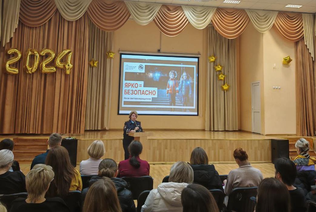 В Ленинском городском округе в рамках социального раунда «Засветись» проходят родительские собрания