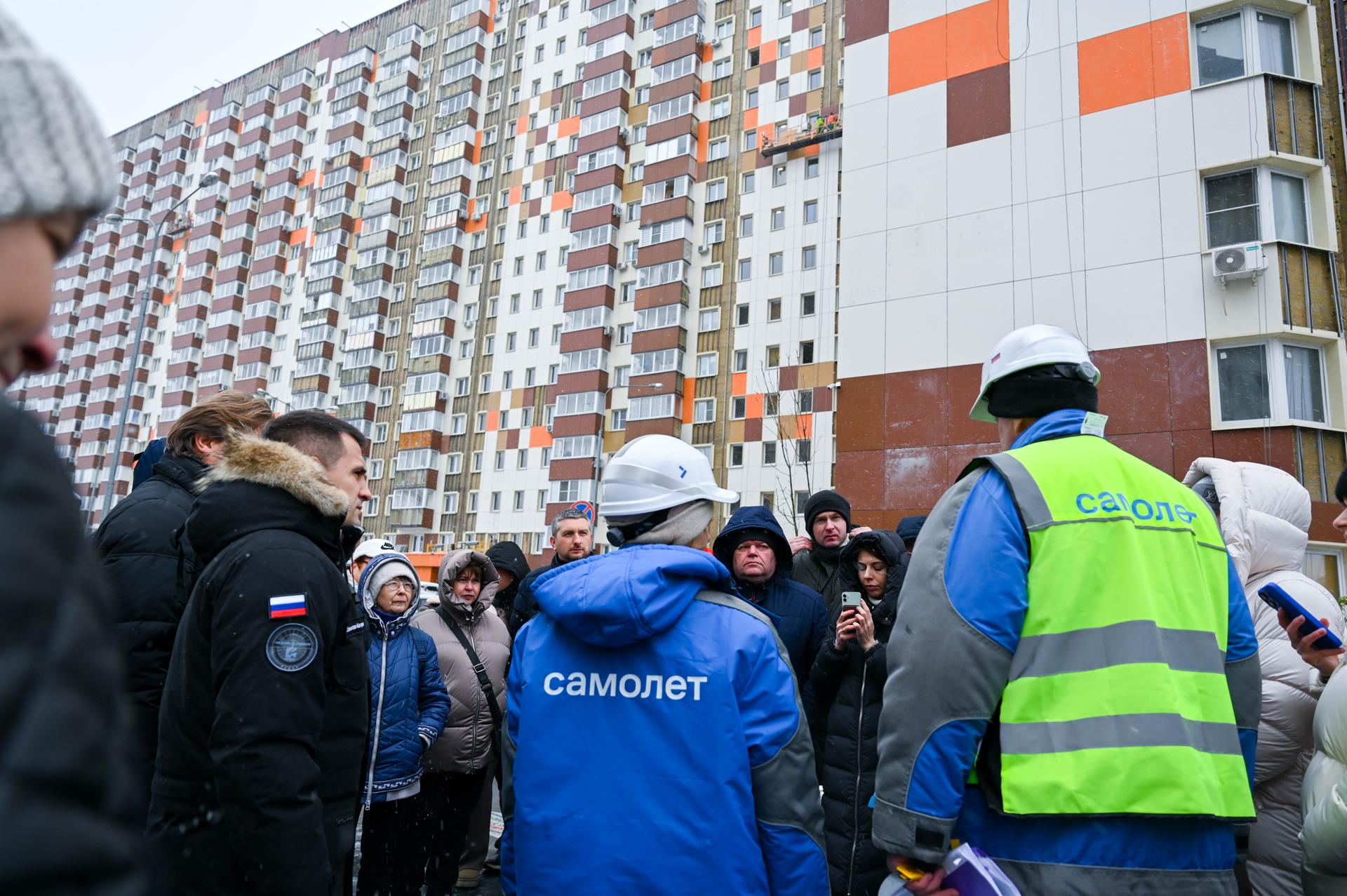 Ремонт фасада дома №17 в ЖК «Зеленые Аллеи» завершат к концу года