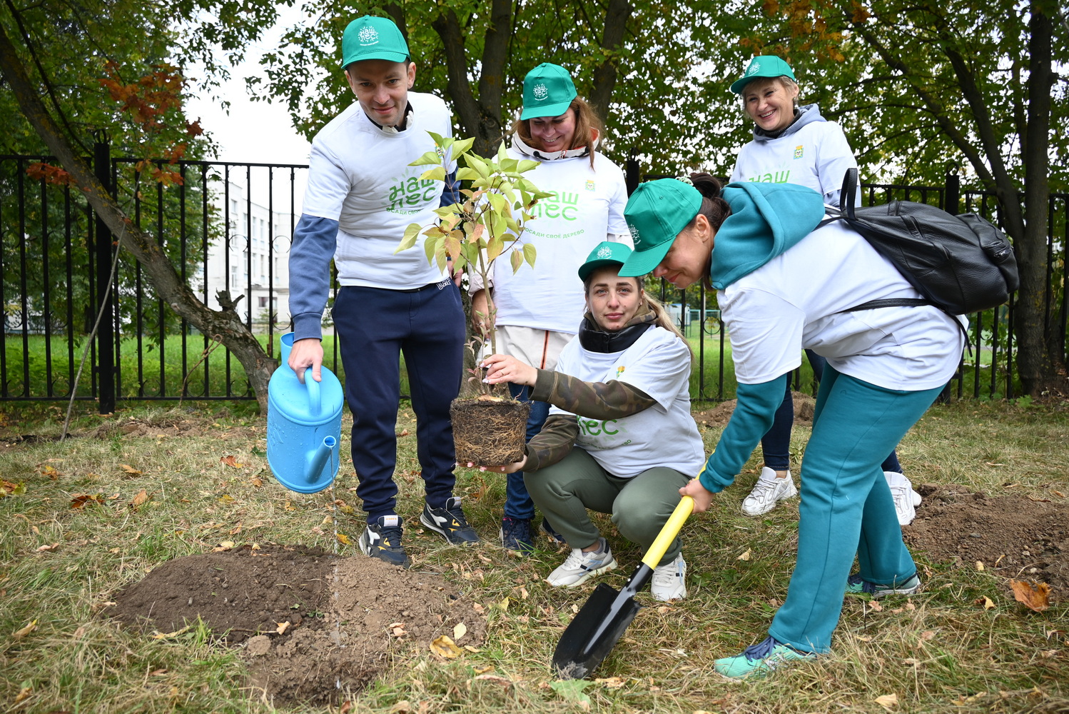 Алексей Спасский принял участие в акции «Наш лес. Посади свое дерево» в Видном