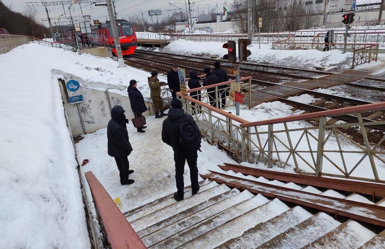 В Ленинском округе продолжаются регулярные профилактические рейды по обеспечению безопасности на железнодорожных путях