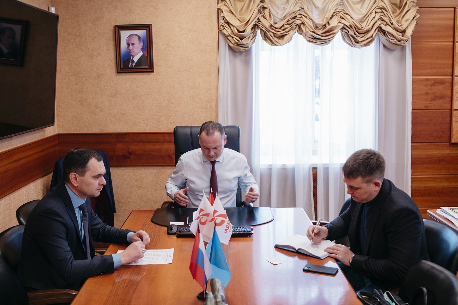 Алексей Спасский провел рабочую встречу с крупнейшим налоговым резидентом, зарегистрированным в округе в 2020 году