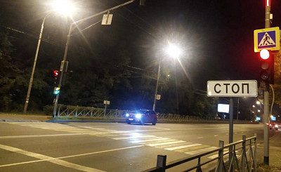Дополнительное освещение установили на 24 пешеходных переходах Ленинского округа