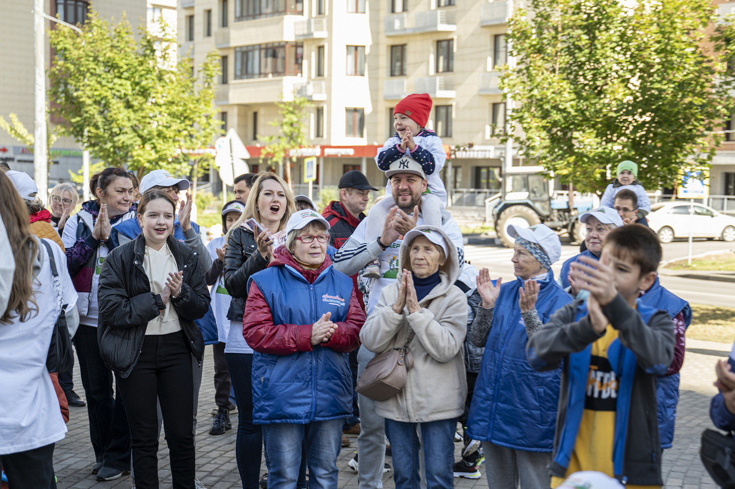 Порядка тысячи жителей Ленинского округа приняли участие в посадке в первый день акции «Наш лес. Посади своё дерево»