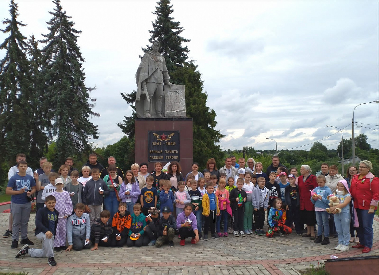 Жители Ленинского округа присоединились к Всероссийской акции «Минута молчания»