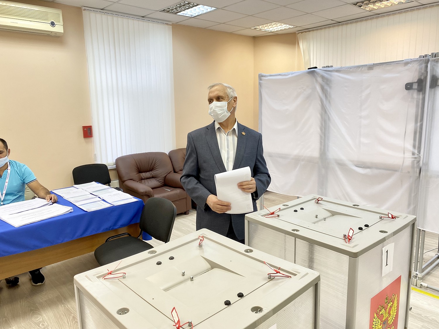 Жители Ленинского городского округа продолжают голосовать на выборах депутатов Государственной и Московской областной думы